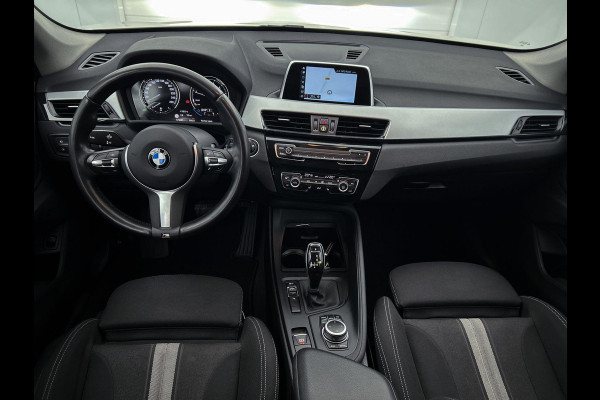 BMW X1 SDrive18i High Executive (Goed OnderH, Trekhaak, Navi, StoelV, Climate control, Etc)