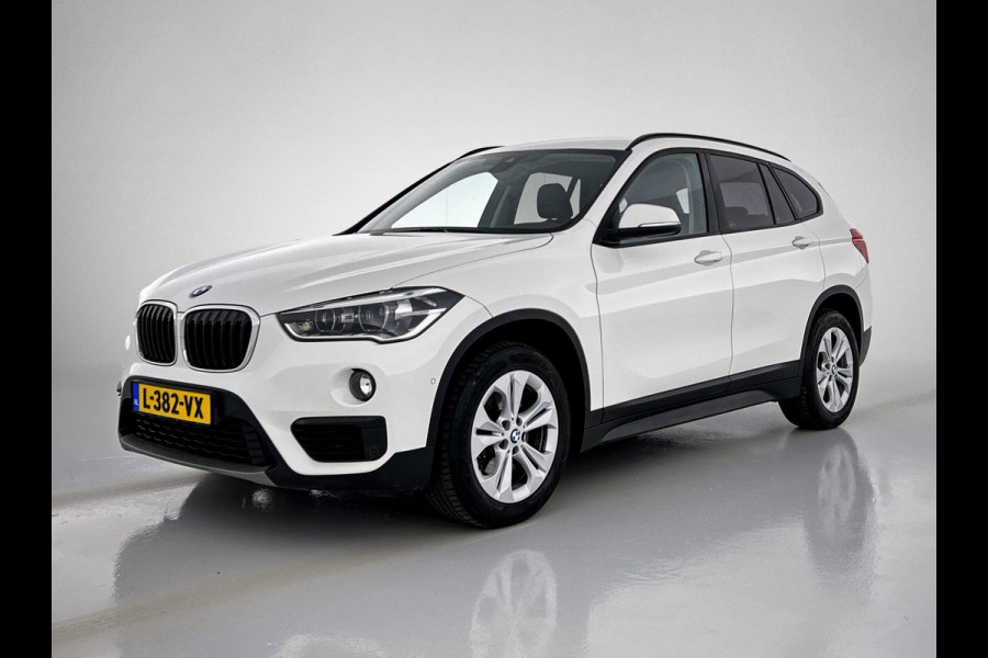 BMW X1 SDrive18i High Executive (Goed OnderH, Trekhaak, Navi, StoelV, Climate control, Etc)
