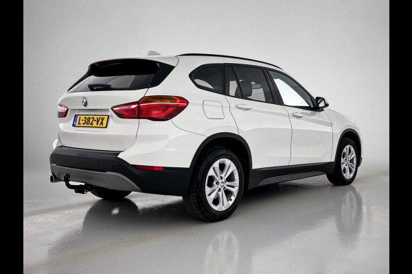 BMW X1 SDrive18i High Executive (Goed OnderH, Trekhaak, Navi, StoelV, Climate control, Etc)