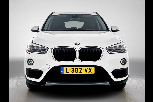 BMW X1 SDrive18i High Executive (Goed OnderH, Trekhaak, Navi, StoelV, Climate control, Etc)