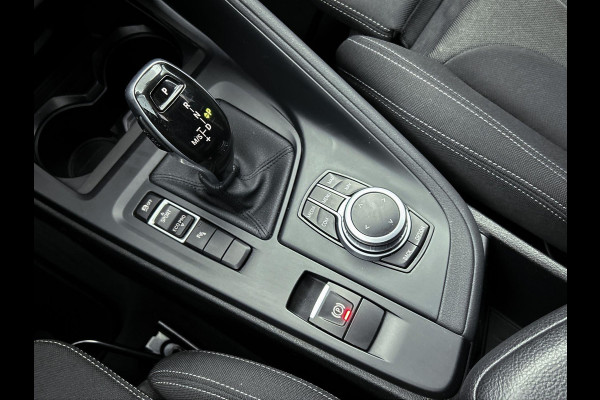 BMW X1 SDrive18i High Executive (Goed OnderH, Trekhaak, Navi, StoelV, Climate control, Etc)