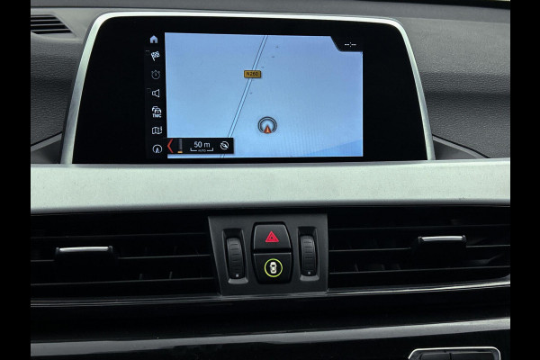 BMW X1 SDrive18i High Executive (Goed OnderH, Trekhaak, Navi, StoelV, Climate control, Etc)