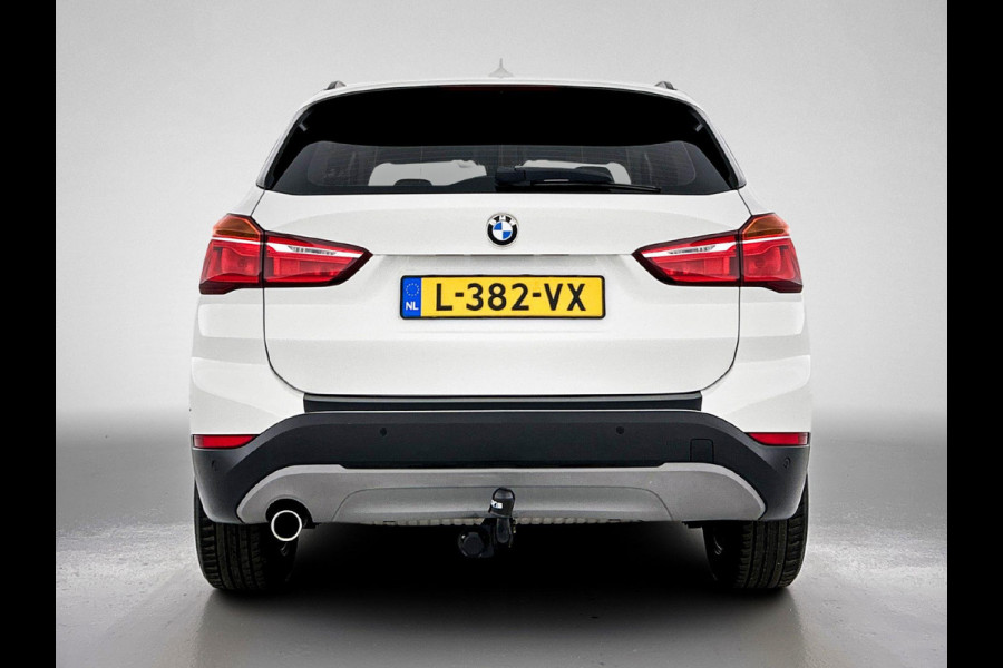 BMW X1 SDrive18i High Executive (Goed OnderH, Trekhaak, Navi, StoelV, Climate control, Etc)