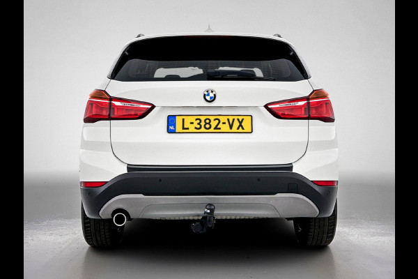 BMW X1 SDrive18i High Executive (Goed OnderH, Trekhaak, Navi, StoelV, Climate control, Etc)