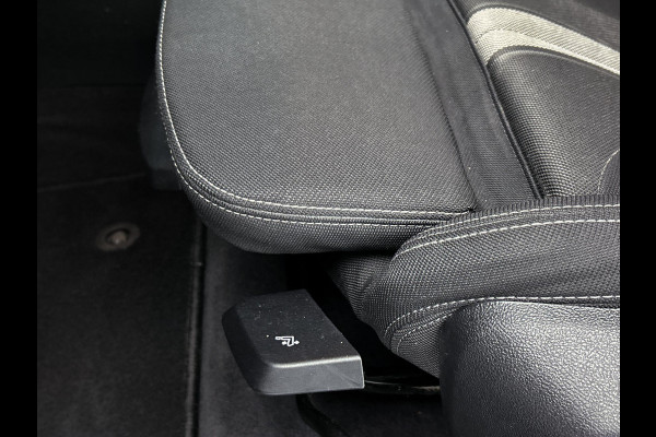 BMW X1 SDrive18i High Executive (Goed OnderH, Trekhaak, Navi, StoelV, Climate control, Etc)
