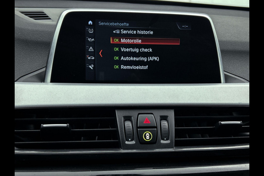 BMW X1 SDrive18i High Executive (Goed OnderH, Trekhaak, Navi, StoelV, Climate control, Etc)