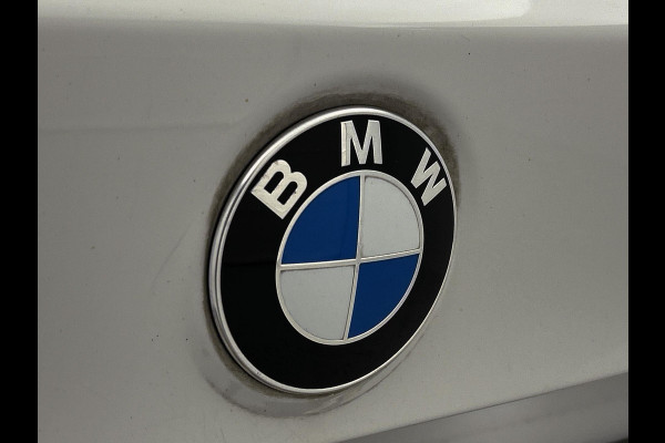 BMW X1 SDrive18i High Executive (Goed OnderH, Trekhaak, Navi, StoelV, Climate control, Etc)