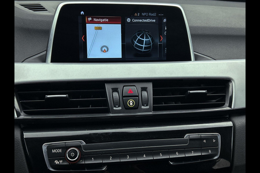 BMW X1 SDrive18i High Executive (Goed OnderH, Trekhaak, Navi, StoelV, Climate control, Etc)