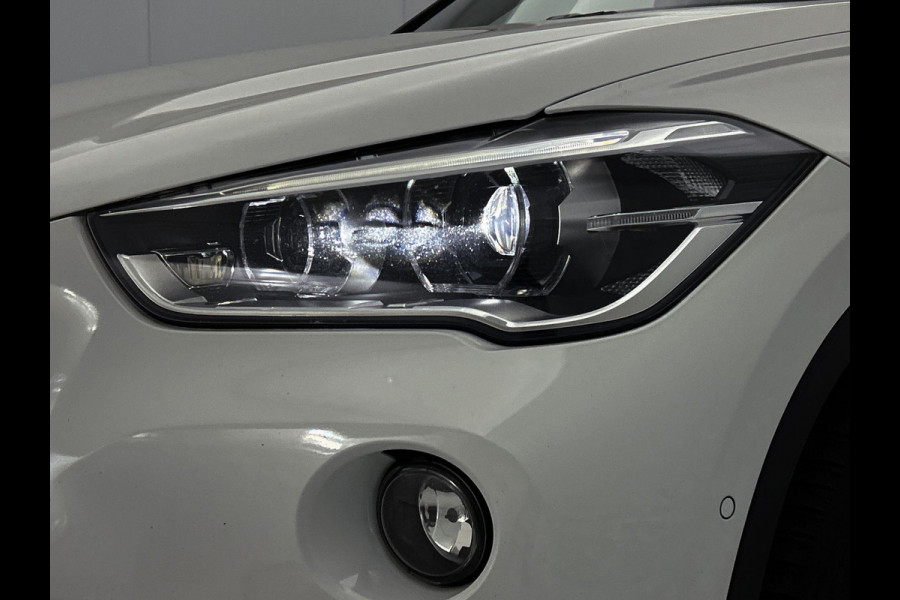 BMW X1 SDrive18i High Executive (Goed OnderH, Trekhaak, Navi, StoelV, Climate control, Etc)