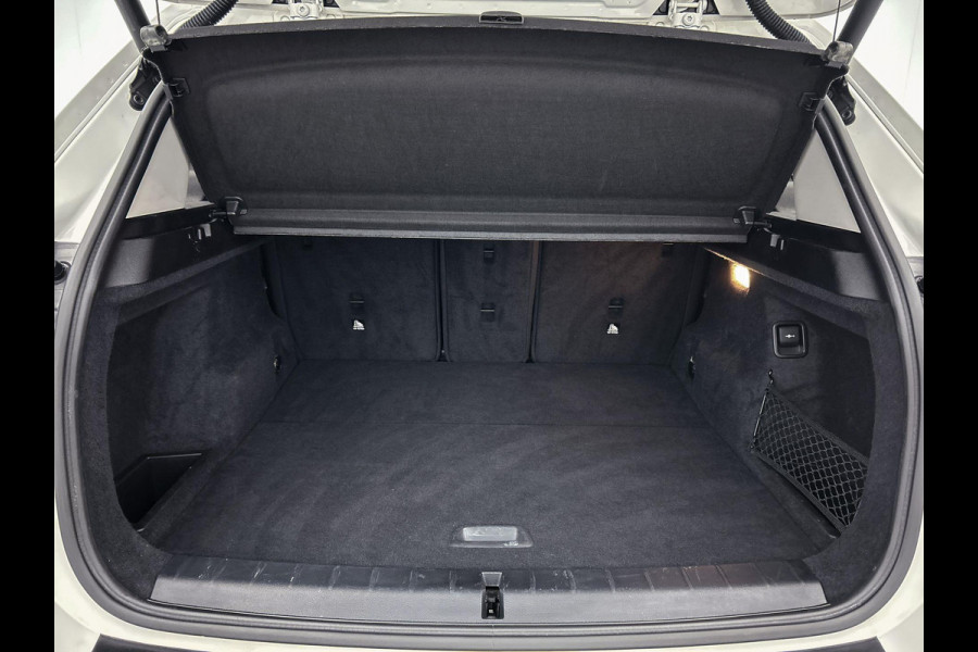 BMW X1 SDrive18i High Executive (Goed OnderH, Trekhaak, Navi, StoelV, Climate control, Etc)