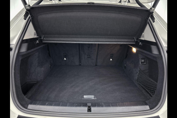 BMW X1 SDrive18i High Executive (Goed OnderH, Trekhaak, Navi, StoelV, Climate control, Etc)