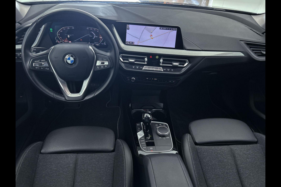 BMW 1-serie 118i High Executive (1e Eig, NL-auto, Dealer onderhoud, Navi Pro, PDC V+A, Cruise controle, Etc)