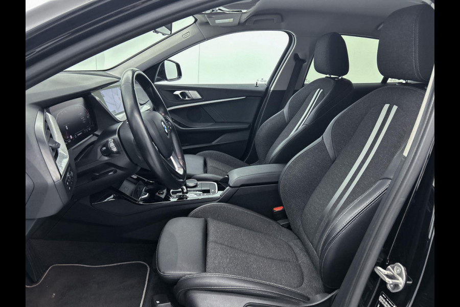 BMW 1-serie 118i High Executive (1e Eig, NL-auto, Dealer onderhoud, Navi Pro, PDC V+A, Cruise controle, Etc)