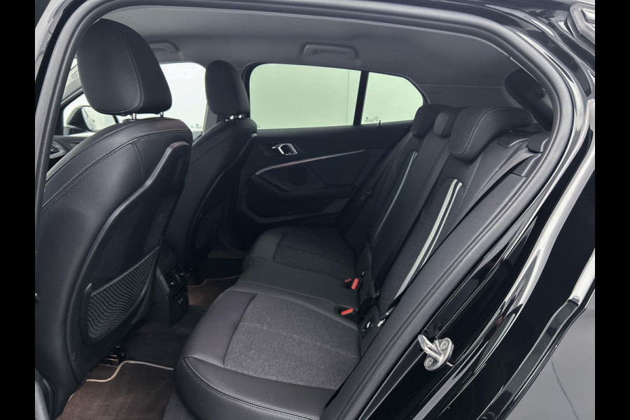 BMW 1-serie 118i High Executive (1e Eig, NL-auto, Dealer onderhoud, Navi Pro, PDC V+A, Cruise controle, Etc)
