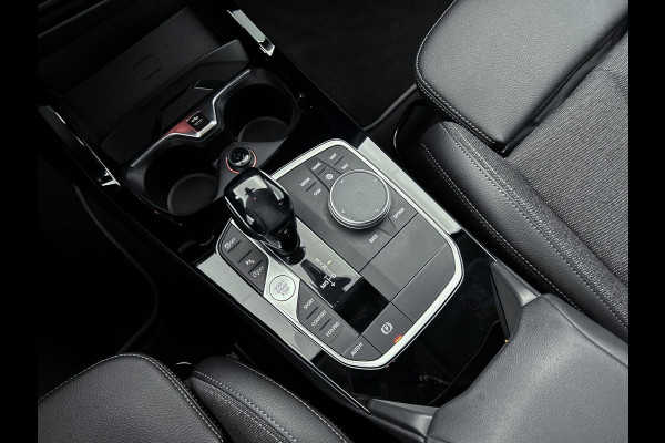 BMW 1-serie 118i High Executive (1e Eig, NL-auto, Dealer onderhoud, Navi Pro, PDC V+A, Cruise controle, Etc)