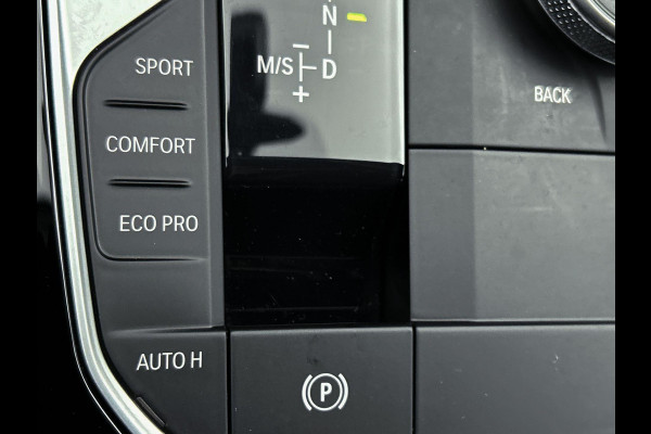 BMW 1-serie 118i High Executive (1e Eig, NL-auto, Dealer onderhoud, Navi Pro, PDC V+A, Cruise controle, Etc)