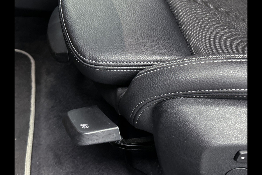 BMW 1-serie 118i High Executive (1e Eig, NL-auto, Dealer onderhoud, Navi Pro, PDC V+A, Cruise controle, Etc)