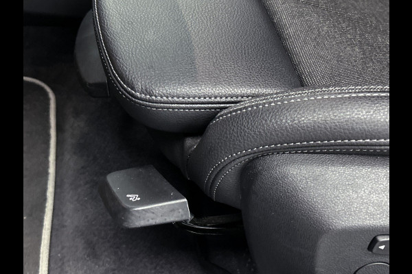 BMW 1-serie 118i High Executive (1e Eig, NL-auto, Dealer onderhoud, Navi Pro, PDC V+A, Cruise controle, Etc)
