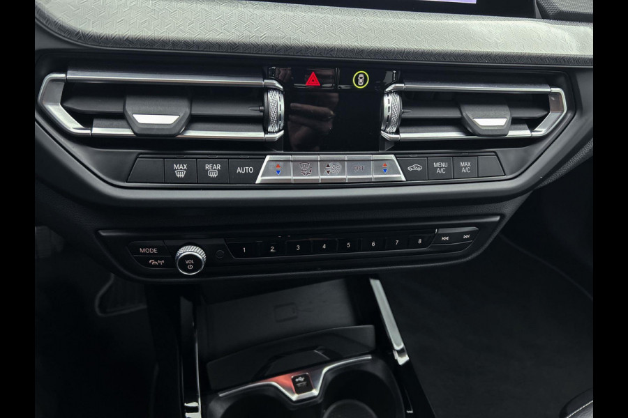BMW 1-serie 118i High Executive (1e Eig, NL-auto, Dealer onderhoud, Navi Pro, PDC V+A, Cruise controle, Etc)