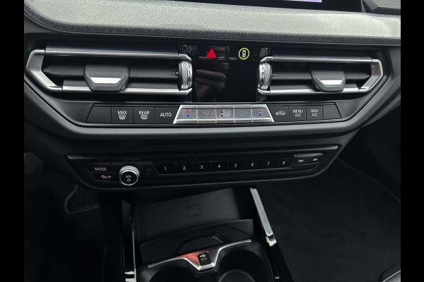 BMW 1-serie 118i High Executive (1e Eig, NL-auto, Dealer onderhoud, Navi Pro, PDC V+A, Cruise controle, Etc)