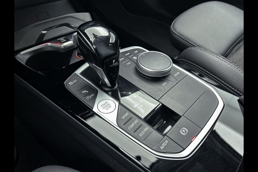 BMW 1-serie 118i High Executive (1e Eig, NL-auto, Dealer onderhoud, Navi Pro, PDC V+A, Cruise controle, Etc)
