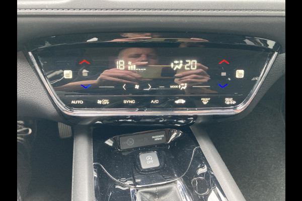 Honda HR-V 1.5 i-VTEC Automaat Elegance CAMERA/NAVI/CRUISE/PDC/STOELVERWARMING