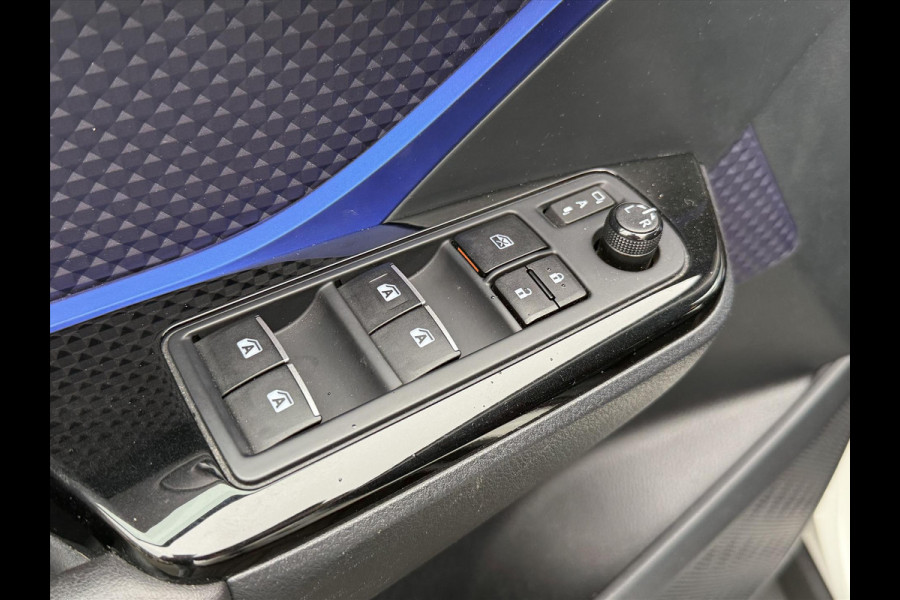 Toyota C-HR 1.8 Hybrid Bi-Tone Plus | Trekhaak, Dodehoekherkenning, Stoel + Stuurverwarming, Parkeersensoren, Navigatie, Keyless, 18inch