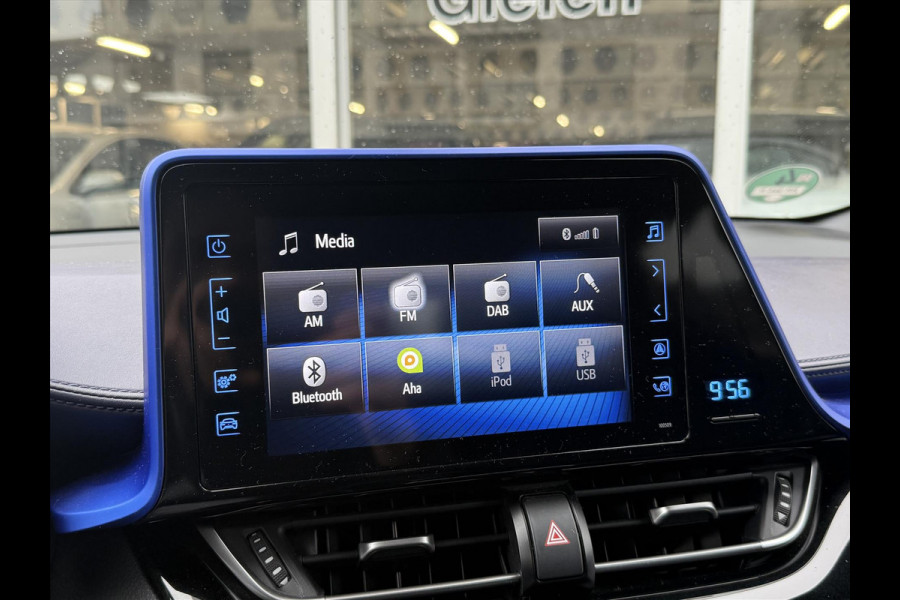 Toyota C-HR 1.8 Hybrid Bi-Tone Plus | Trekhaak, Dodehoekherkenning, Stoel + Stuurverwarming, Parkeersensoren, Navigatie, Keyless, 18inch