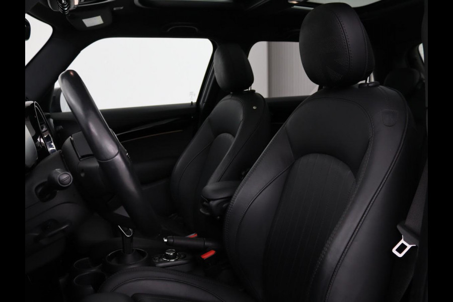 MINI Cooper S 2.0 John Cooper Works | Panoramadak | Stoelverwarming | Camera | Carplay | Full LED | Leder | Harman/Kardon | Climate control | Cruise control
