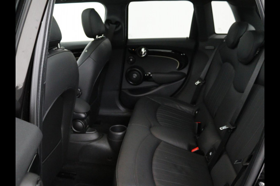 MINI Cooper S 2.0 John Cooper Works | Panoramadak | Stoelverwarming | Camera | Carplay | Full LED | Leder | Harman/Kardon | Climate control | Cruise control