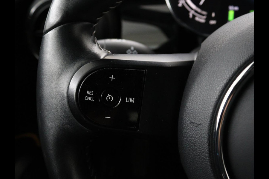 MINI Cooper S 2.0 John Cooper Works | Panoramadak | Stoelverwarming | Camera | Carplay | Full LED | Leder | Harman/Kardon | Climate control | Cruise control