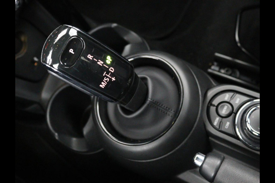 MINI Cooper S 2.0 John Cooper Works | Panoramadak | Stoelverwarming | Camera | Carplay | Full LED | Leder | Harman/Kardon | Climate control | Cruise control