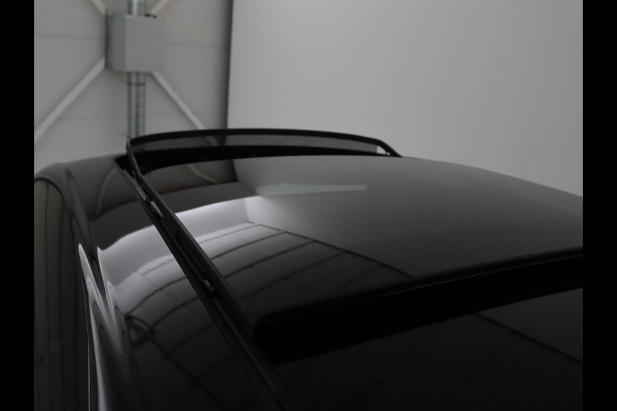 MINI Cooper S 2.0 John Cooper Works | Panoramadak | Stoelverwarming | Camera | Carplay | Full LED | Leder | Harman/Kardon | Climate control | Cruise control