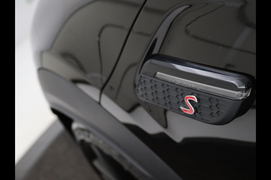 MINI Cooper S 2.0 John Cooper Works | Panoramadak | Stoelverwarming | Camera | Carplay | Full LED | Leder | Harman/Kardon | Climate control | Cruise control