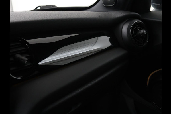 MINI Cooper S 2.0 John Cooper Works | Panoramadak | Stoelverwarming | Camera | Carplay | Full LED | Leder | Harman/Kardon | Climate control | Cruise control