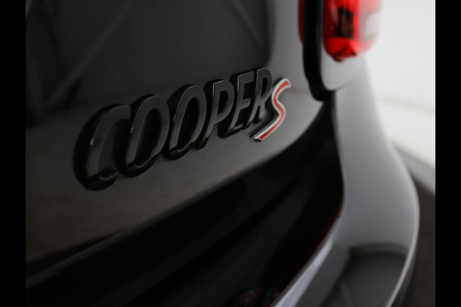 MINI Cooper S 2.0 John Cooper Works | Panoramadak | Stoelverwarming | Camera | Carplay | Full LED | Leder | Harman/Kardon | Climate control | Cruise control