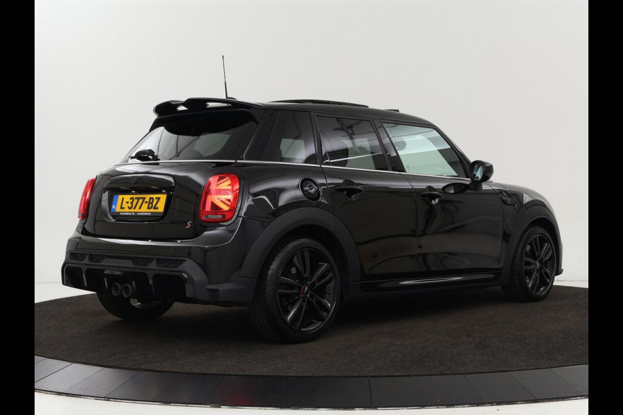 MINI Cooper S 2.0 John Cooper Works | Panoramadak | Stoelverwarming | Camera | Carplay | Full LED | Leder | Harman/Kardon | Climate control | Cruise control