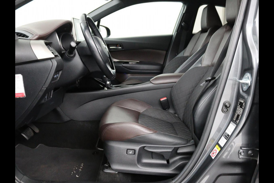 Toyota C-HR 1.8 Hybrid Executive | Stoelverwarming | Adaptive cruise | Camera | Park Assist | Half leder | Climate control | Keyless | Getint glas