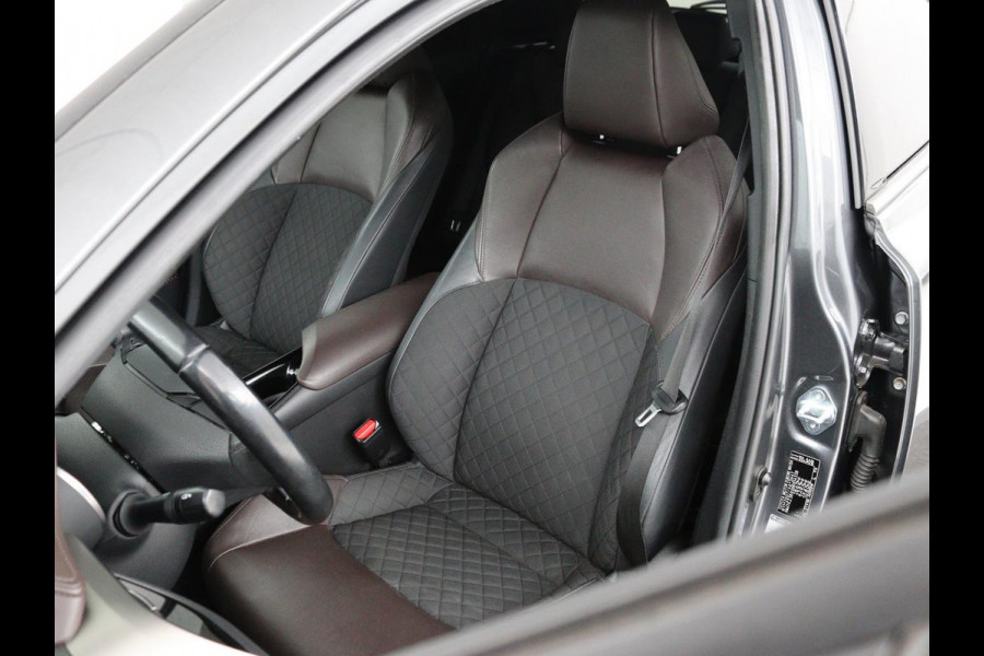 Toyota C-HR 1.8 Hybrid Executive | Stoelverwarming | Adaptive cruise | Camera | Park Assist | Half leder | Climate control | Keyless | Getint glas