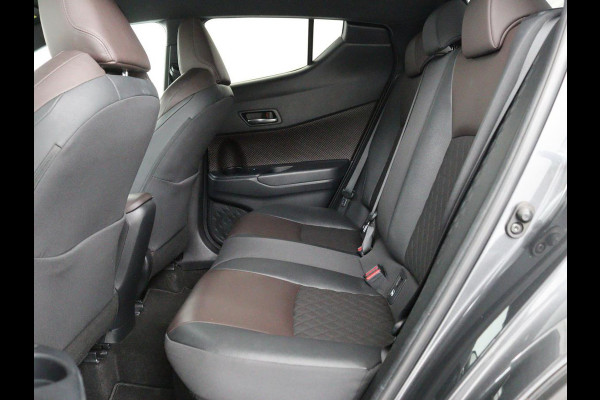 Toyota C-HR 1.8 Hybrid Executive | Stoelverwarming | Adaptive cruise | Camera | Park Assist | Half leder | Climate control | Keyless | Getint glas
