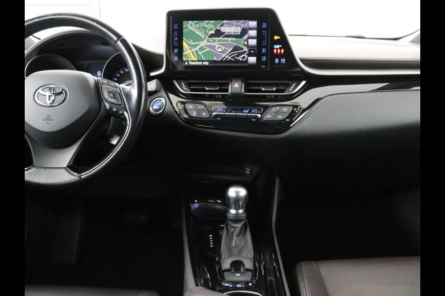 Toyota C-HR 1.8 Hybrid Executive | Stoelverwarming | Adaptive cruise | Camera | Park Assist | Half leder | Climate control | Keyless | Getint glas