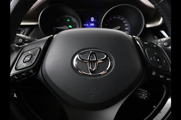 Toyota C-HR 1.8 Hybrid Executive | Stoelverwarming | Adaptive cruise | Camera | Park Assist | Half leder | Climate control | Keyless | Getint glas