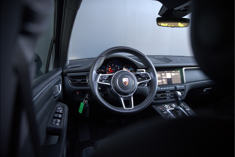 Porsche Macan 2.0 | Panoramadak | Bose | Luchtvering | PASM | Memory Seats | Camera | Leder Dashboard | Stuurverwarming | Stoelverwarming | Elektrische Achterklep | Navigatie |
