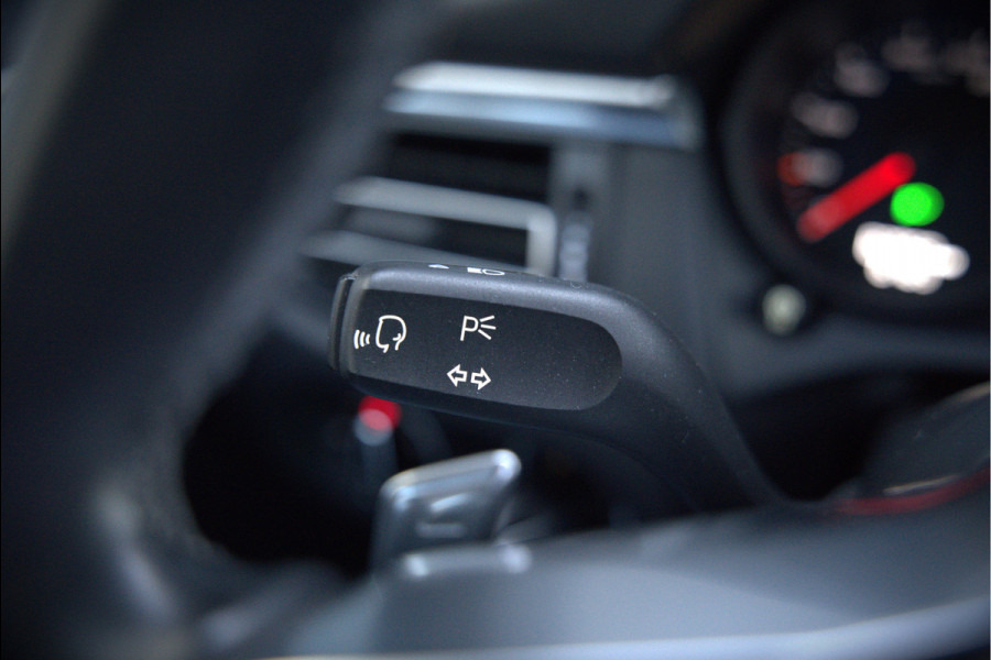 Porsche Macan 2.0 | Panoramadak | Bose | Luchtvering | PASM | Memory Seats | Camera | Leder Dashboard | Stuurverwarming | Stoelverwarming | Elektrische Achterklep | Navigatie |