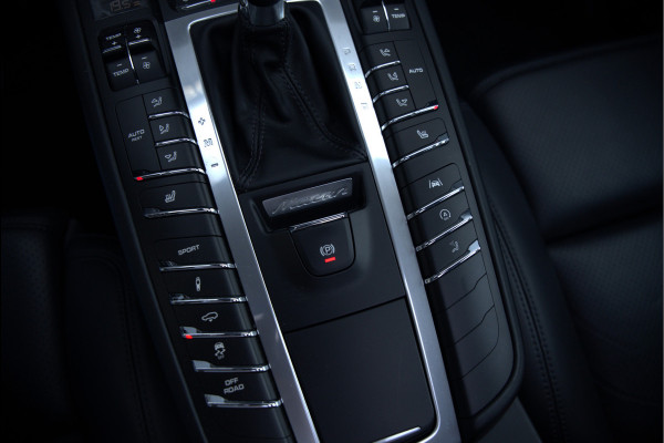 Porsche Macan 2.0 | Panoramadak | Bose | Luchtvering | PASM | Memory Seats | Camera | Leder Dashboard | Stuurverwarming | Stoelverwarming | Elektrische Achterklep | Navigatie |