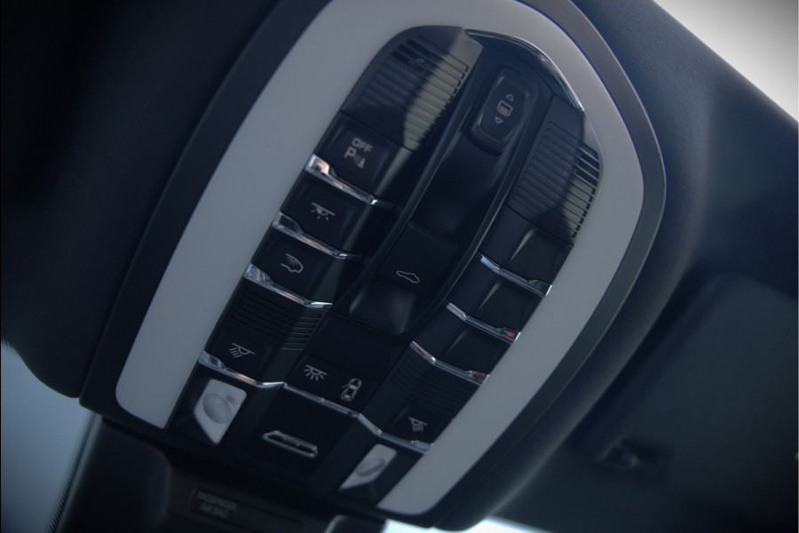 Porsche Macan 2.0 | Panoramadak | Bose | Luchtvering | PASM | Memory Seats | Camera | Leder Dashboard | Stuurverwarming | Stoelverwarming | Elektrische Achterklep | Navigatie |