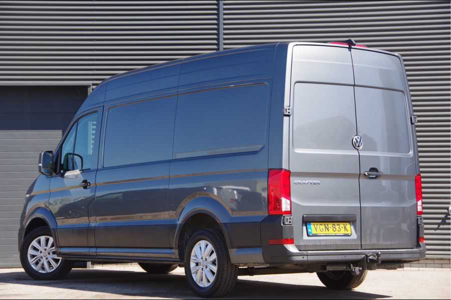Volkswagen Crafter 35 2.0 TDI L3H3 HIGHLINE 140PK AUT. TREKHAAK, CAMERA, NAVI, CRUISE, AIRCO, NL AUTO, NAP