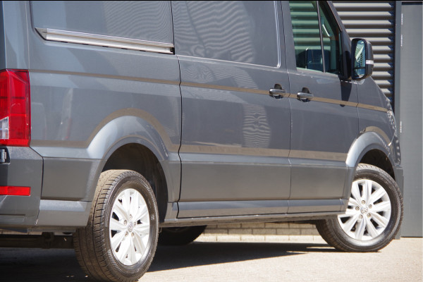 Volkswagen Crafter 35 2.0 TDI L3H3 HIGHLINE 140PK AUT. TREKHAAK, CAMERA, NAVI, CRUISE, AIRCO, NL AUTO, NAP