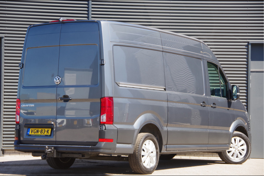 Volkswagen Crafter 35 2.0 TDI L3H3 HIGHLINE 140PK AUT. TREKHAAK, CAMERA, NAVI, CRUISE, AIRCO, NL AUTO, NAP