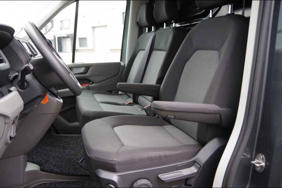 Volkswagen Crafter 35 2.0 TDI L3H3 HIGHLINE 140PK AUT. TREKHAAK, CAMERA, NAVI, CRUISE, AIRCO, NL AUTO, NAP